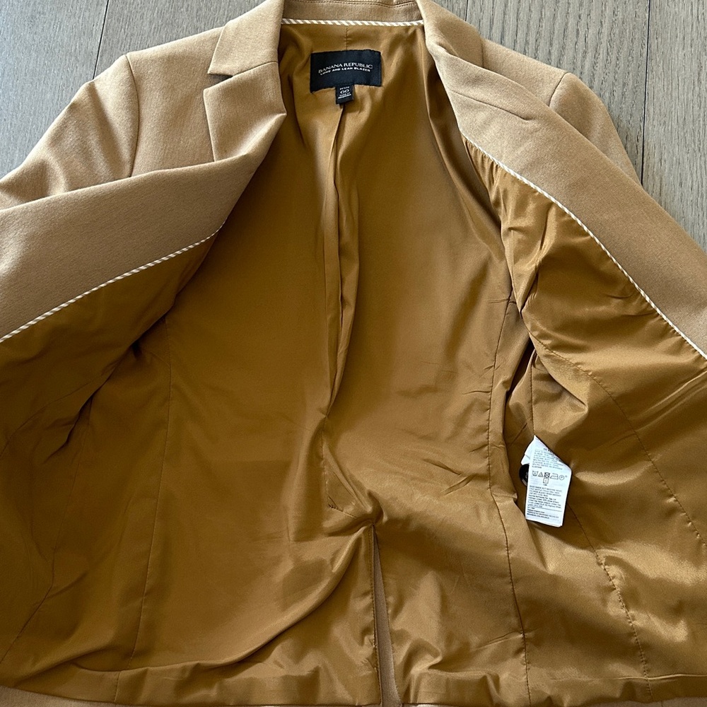 Banana Republic Tan Blazer - Picture 6 of 7